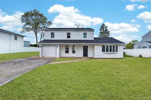 200 Irish Ln, Islip Terrace, NY 11752