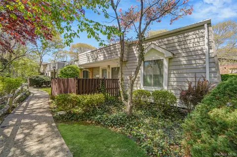 255 Sagamore Hills Dr, Port Jefferson Station, NY 11776