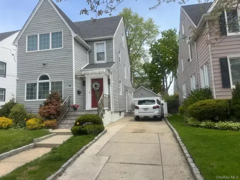 29 Carstairs Rd, Valley Stream, NY 11581