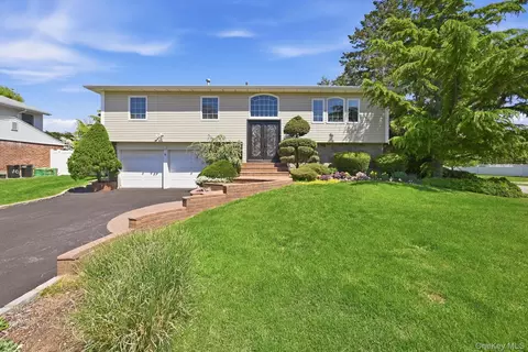 8 Herkimer Ave, Jericho, NY 11753