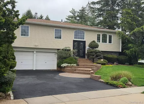 8 Herkimer Ave, Jericho, NY 11753