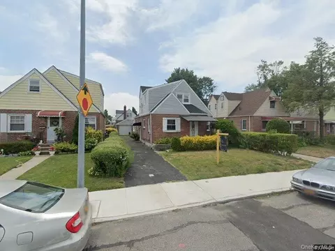 22754 113th Dr, New York, NY 11429