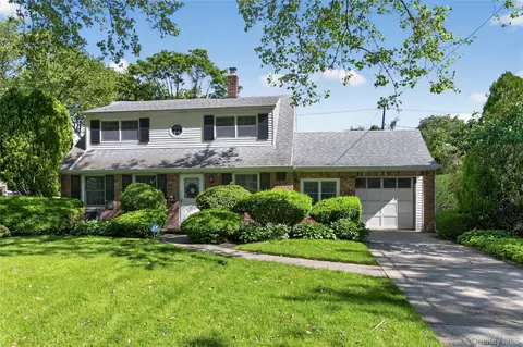 261 Wright Ave, North Hempstead, NY 11514