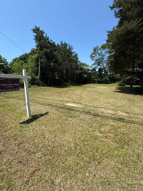 58 N Paquatuck Ave, Brookhaven, NY 11940