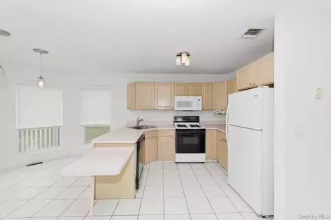 Other - 22 Spinnaker Ln, Brookhaven, NY 11772 photo 2 of 12
