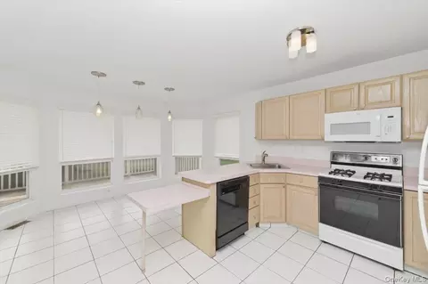 Kitchen - 22 Spinnaker Ln, Brookhaven, NY 11772 photo 1 of 2