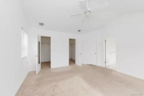 Bedroom - 22 Spinnaker Ln, Brookhaven, NY 11772 photo 3 of 6