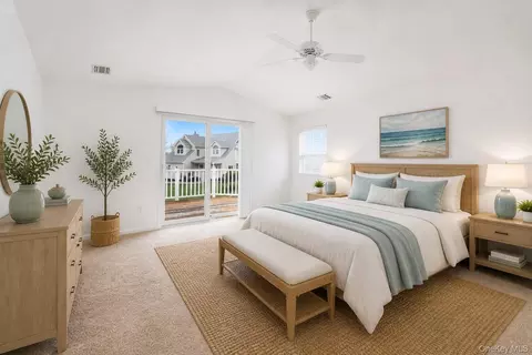 Bedroom - 22 Spinnaker Ln, Brookhaven, NY 11772 photo 4 of 6