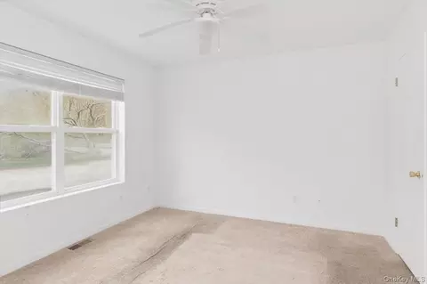 Bedroom - 22 Spinnaker Ln, Brookhaven, NY 11772 photo 1 of 6