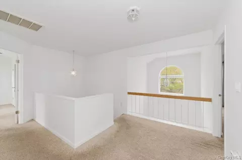 Entry Way - 22 Spinnaker Ln, Brookhaven, NY 11772 photo 1 of 1