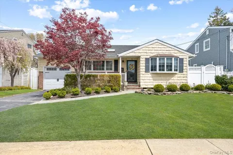 12 W Orlando St, Massapequa, NY 11758