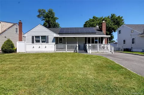 977 Brent Dr, Wantagh, NY 11793