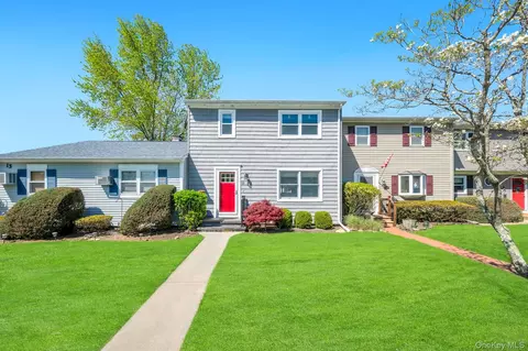 12 Charlottesville Ct, Brookhaven, NY 11727