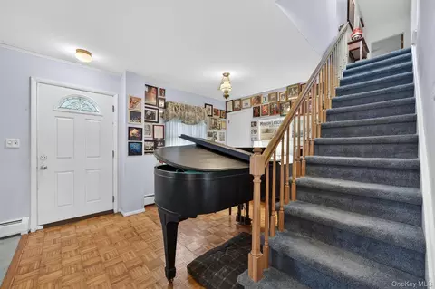 Entry Way - 20 Oneil Cir, Monroe, NY 10950 photo 2 of 4