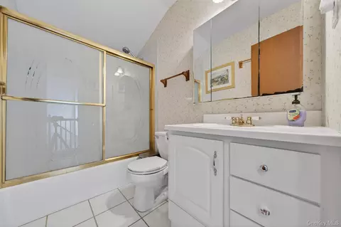 Bath - 20 Oneil Cir, Monroe, NY 10950 photo 3 of 3