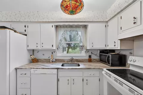 Kitchen - 20 Oneil Cir, Monroe, NY 10950 photo 2 of 3