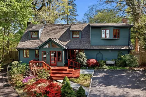 30 Semon Rd, Huntington, NY 11743