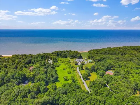 Boney Lane, Smithtown, NY 11780