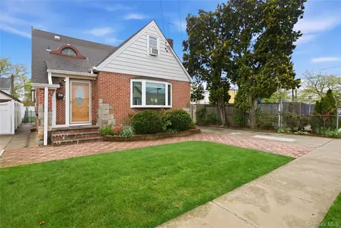 969 Gabriel Ave, Franklin Square, NY 11010