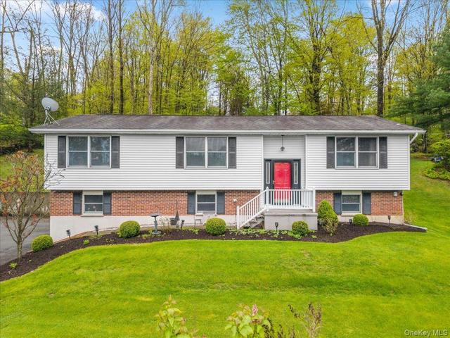978 W Dover Rd, Pawling, NY 12564
