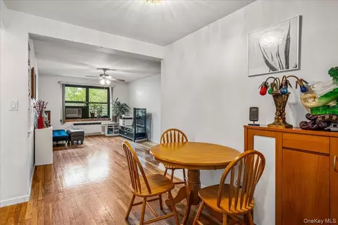 211-02 73rd Ave #4P, Oakland Gardens, NY 11364
