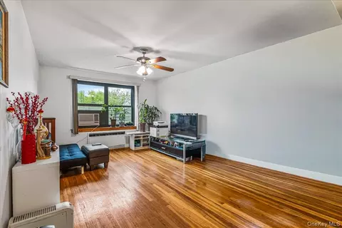 211-02 73rd Ave #4P, Oakland Gardens, NY 11364