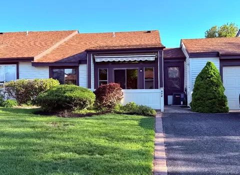 604 Gotham Dr, Saint James, NY 11780