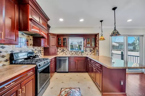 Kitchen - 16 Phipps Ln, Plainview, NY 11803 photo 1 of 1