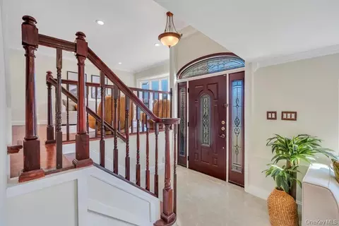 Entry Way - 16 Phipps Ln, Plainview, NY 11803 photo 1 of 1