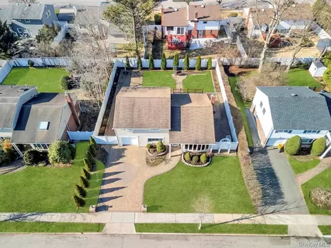View/Area - 16 Phipps Ln, Plainview, NY 11803 photo 1 of 1