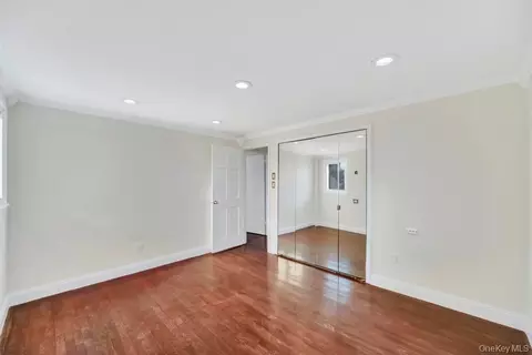 Bedroom - 16 Phipps Ln, Plainview, NY 11803 photo 3 of 3