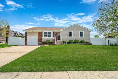 73 Burlington Ave, Deer Park, NY 11729