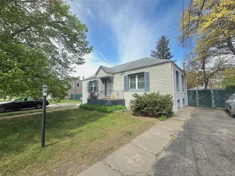 345 Boulder St, Ronkonkoma, NY 11779