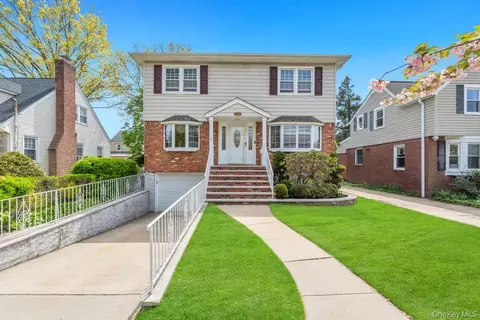 100 E Melrose St, Valley Stream, NY 11580