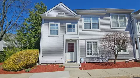 2 Durham Ct, Wallkill, NY 10940