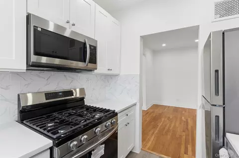 68-61 Yellowstone Blvd #705, Forest Hills, NY 11375