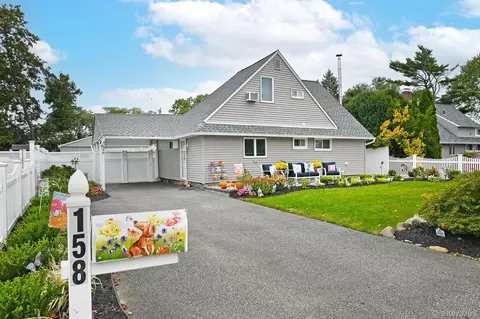 158 Tardy Ln S, Wantagh, NY 11793