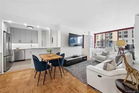474 48th Ave #7E, Long Island City, NY 11109