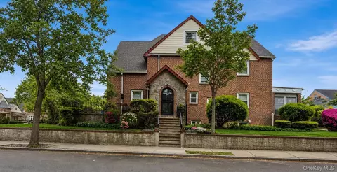 6402 Ellwell Cres, New York, NY 11374