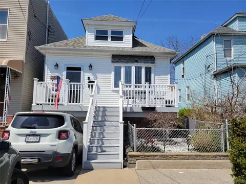 2955 Philip Ave, New York, NY 10465