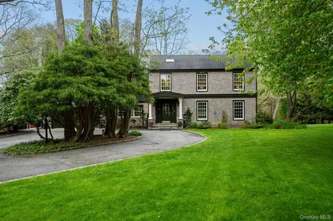 6 Prairie Ln, Brookhaven, NY 11719