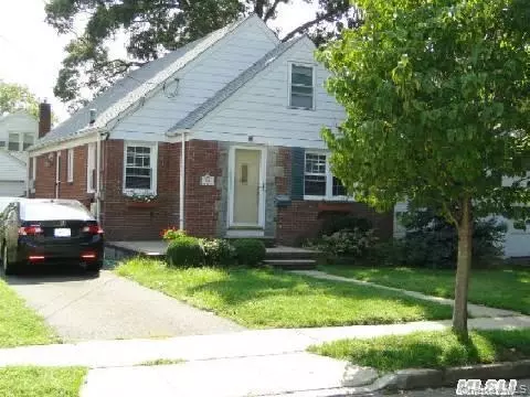 134 E Dover St, Valley Stream, NY 11580