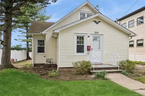 261 Marcellus Rd, North Hempstead, NY 11501