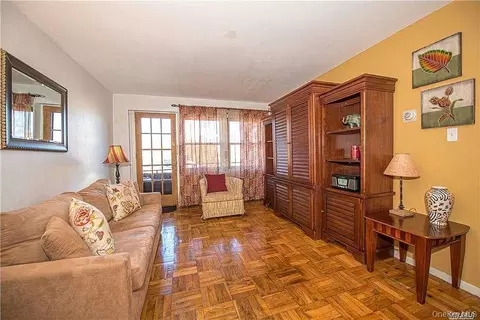 Living - 175 Archer St #3E, Freeport, NY 11520 photo 1 of 4