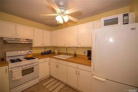 Kitchen - 175 Archer St #3E, Freeport, NY 11520 photo 1 of 2