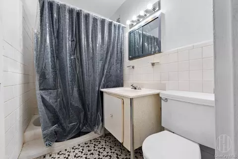 Bath - 175 Archer St #3E, Freeport, NY 11520 photo 1 of 1