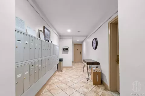 Entry Way - 175 Archer St #3E, Freeport, NY 11520 photo 1 of 1