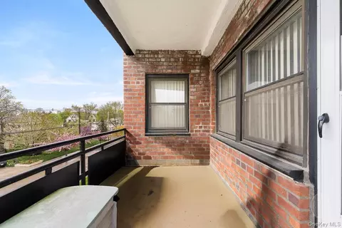 Exterior - 175 Archer St #3E, Freeport, NY 11520 photo 1 of 3
