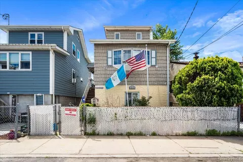 10216 164th Rd, New York, NY 11414