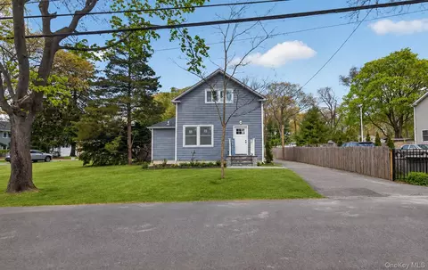 33 Fischer Ave, Islip Terrace, NY 11752